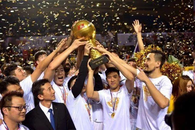 罚球表现对比：76人优势明显，詹姆斯完美发挥